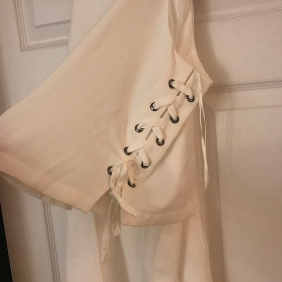 Romeo and Juliet White Romper Jumper Medium White Lace Up One Piece Shorts - Picture 5 of 7